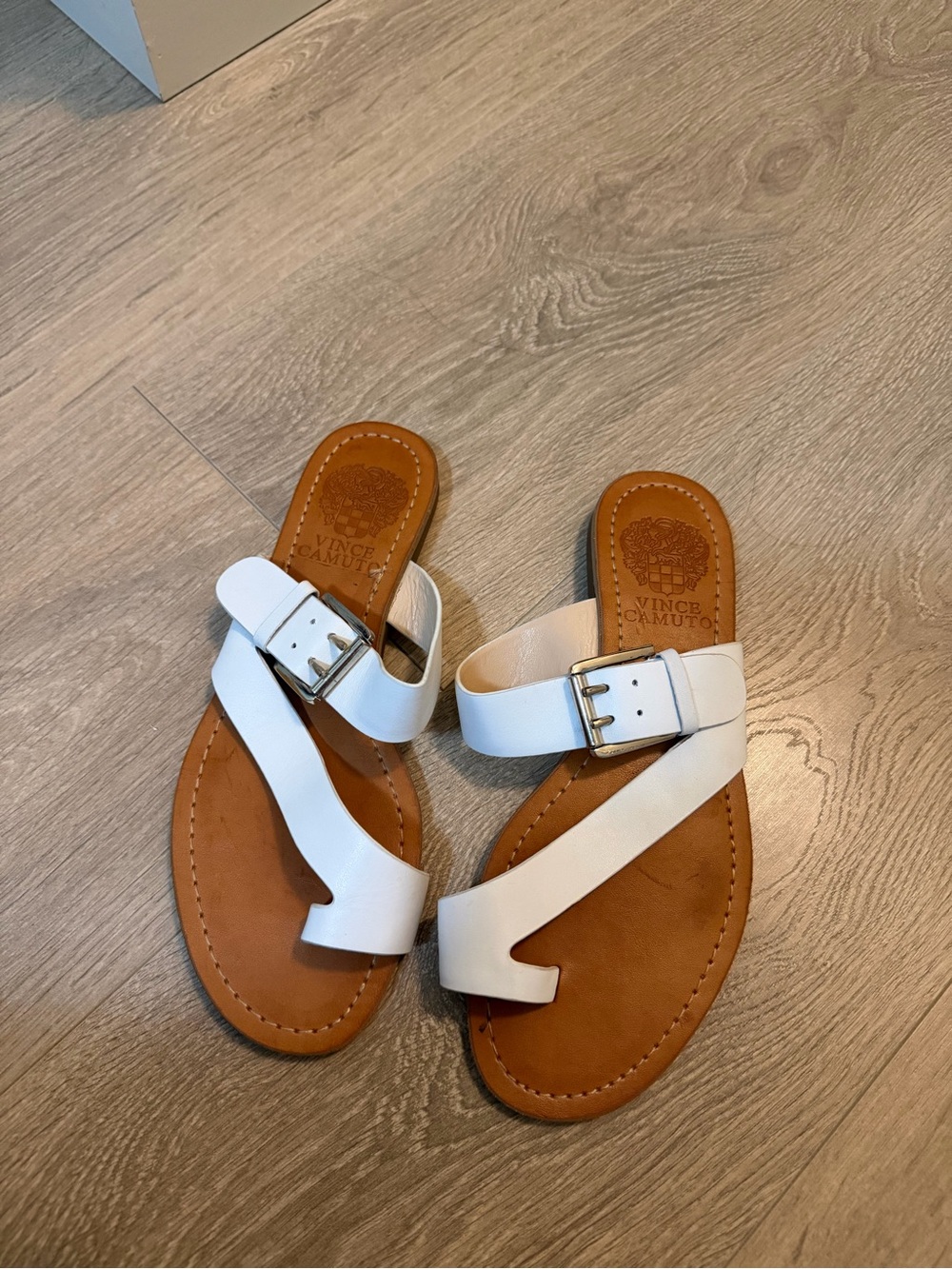 Vince Camuto White Leather Buckle Toe-Loop Sandals